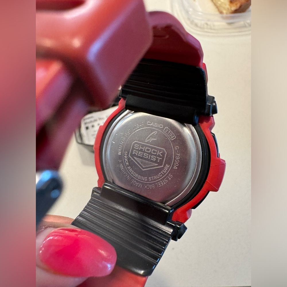 G-Shock Red - Picture 2 of 2